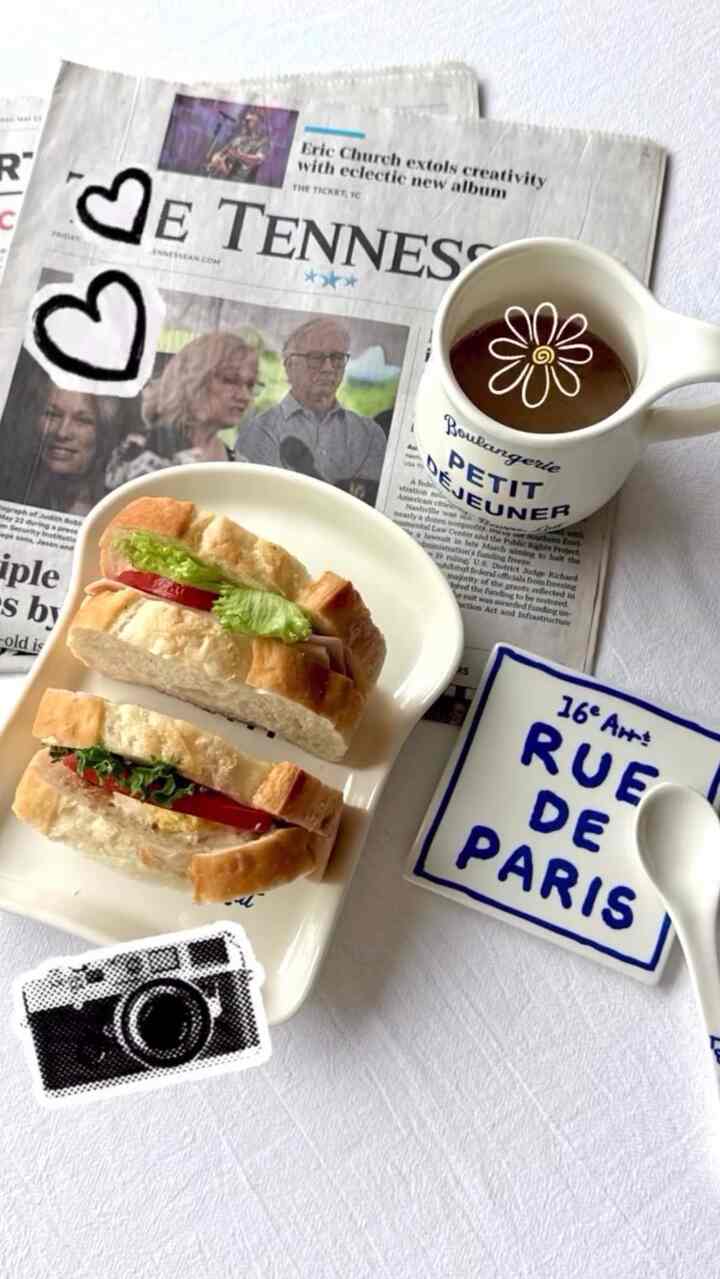 #홈카페 #샌드위치 #커피 #세임디 💙🩵🤍

家でも小さなヨーロッパ感性🇫🇷☕️
ホームカフェを楽しむ私だけのプチ大ジュネ🥐
コーヒー香いっぱいのホームブランチ☕️

仕事上手な「セームディ」
小さなフランスの感性はどうですか💙🩵