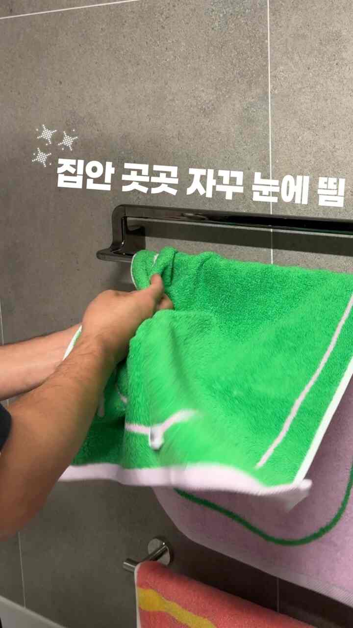 キンドゥンドゥル..
とにかく、家のあちこちにキンゼネラ製品でいっぱい

廊下を歩くトイレの前に発売
バスルームにはタオル
ベッドには枕カバー
キッチンにはミニタオルまで

家のすべてのスペースにキンゼネラが見えます。

＃コンスープ記録集＃ロボット掃除機＃ドリーミー＃ドリーミーロボット掃除機＃キッチン＃キッチンタオル＃キッチン用品 
