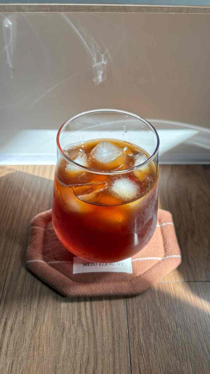 ちょっとゆったり出勤できる日の朝、
一杯のコーヒーを飲む余裕のある日 
すべてが良くて安らかな朝  #주방아이템 #스테인레스키친렉 