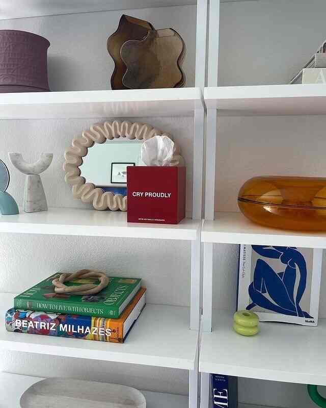 Menata rak buku saya dengan benda-benda dekoratif — menambahkan kepribadian dan pesona pada setiap rak. ✨📚
kredit: @sareish

#BookshelfStyling #ShelfDecor #HomeDecor #InteriorInspo #BookshelfDecor #StyledShelves #HomeStyling #DecorObjects #InteriorDesign #CozyHome #ModernInterior #ShelfInspo #AestheticHome #SimpleDecor #HomeInspiration #LivingSpace #DecorInspo #MinimalHome #WarmInterior #DesignDetails