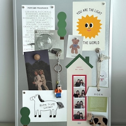 #콘수프기록집 #예쁜템최고야 
자석 액자꾸미기 완성 .ᐟ
야금야금 모았던 엽서나 사진, 키링이나 자석 등등
자석 액자 꾸미는데 활용해봤어요😎
세상에 이렇게 귀여운 아이템들이 많다니,,
집꾸미기에 이런 요소들 하나씩 넣어주면
너무 귀엽지 않나요,,?🐤✨
#집꾸미기 #액자 #액자꾸미기 #자석액자
#인생네컷프레임 #인생네컷 #자석 #자석보드
#자석소품 #소품 #냉장고 #냉장고꾸미기
#자석꾸미기 #귀여운인테리어 #귀여운소품
#예쁜템 #예쁜소품 #아이디어 #아이디어상품 
