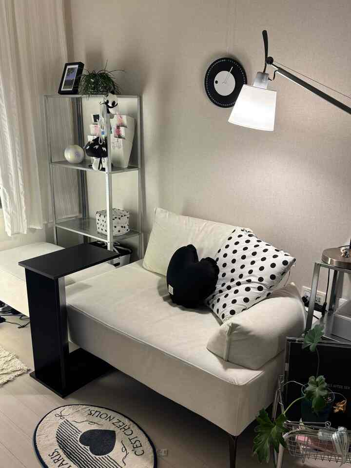 #현명한소비

A side table useful for doing simple tasks or eating snacks on the sofa! It was a smart purchase! Haha.

#CornSoupRecord #오늘의우리집 #오늘장면한컷