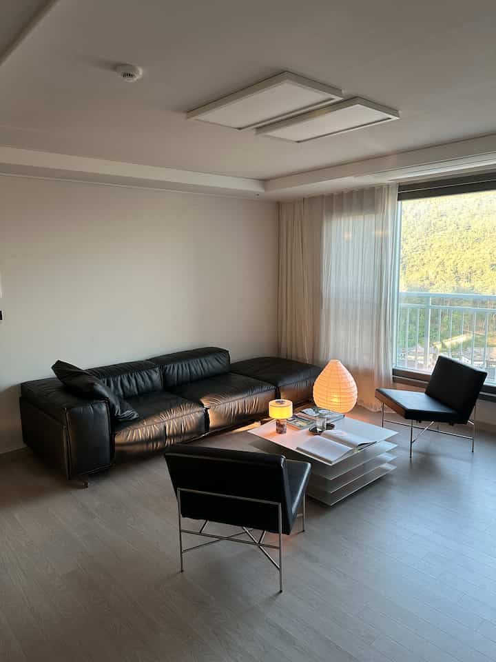 #오늘의우리집  #엑스모듈 #라운지체어 #home #신혼가구 #거실인테리어 #플랫포인트 #몬도소파 #페이지소파테이블 