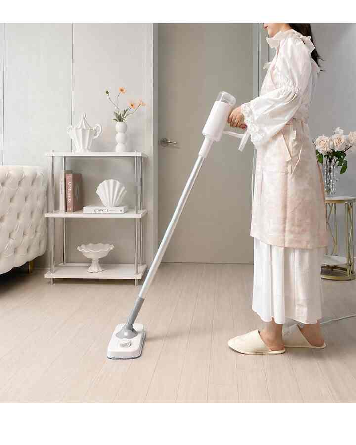 最近家の掃除に満足のいく変化がありました🙌🏻🙌🏻

子供が裸足で歩いてみると、床を掃除しても汚れが消えず、蒸したが、ホーム＆アートスチーム掃除機を使い始めた後、汚れなくきれいに掃除されて掃除するのが好きです🫧

軽くて一番気に入ったのはスチーム予熱速度です。
待つ時間はほとんどなく、すぐにスチームが上がってすぐに掃除できるという点👍🏻
化学洗剤なしで水だけで130度の高温スチームで99.99％殺菌され、子供のある家にも安心

ブラシの種類も多様で、床、キッチンオイルの時、バスルームなど様々な場所に使用できます。
一つの掃除機でいろいろ使えて満足です🫶🏻

これまで掃除しても蒸し暑かったのにホーム＆アートスチーム掃除機入った後はきちんと掃除した気分ですよ🕊️
 

＃コンスープ記録集 



