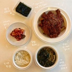 짝꿍이가 차려준 푸짐한 생일 밥상🍚🎂

깔끔하고 베이직한 디자인을 선호하는 제가
신혼때부터 잘 사용하고 있는 #시라쿠스 그릇들!
그리고 귀엽고 예뻐서 자꾸 사들이고 싶은 #소로이샵 

두 브랜드 모두 내구성이 튼튼하고 어떤 음식을 담아도 어울려서 너무 좋아해요ᰔ

무엇보다 오늘은 짝꿍이 해준 매콤 달달 매운마늘등갈비와
소고기 듬뿍 넣어 든든한 미역국은 정말 끝내줬어요••❤️(고마워!)

#오늘밥상 #집밥기록 #주방용품 #FTC25기 