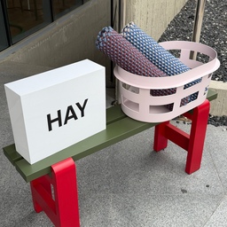 북촌 오늘의집 HAY 매장에 다녀왔어요!! 🩵
컬러 포인트로 사용하기 좋은 아이템들이 정말 많더라구요. 작은 소품 하나만 바꿔도 공간 분위기가 확 달라지는 느낌✨
북촌 가실 일 있으시면 꼭 한 번 들러보세요!
구경하는 재미도 있고, 집 꾸미기 아이디어도 잔뜩 얻어올 수 있답니다🥹
특히 HAY 특유의 감각적인 컬러감과 디자인 덕분에
보는 내내 “이건 우리 집에 두고 싶다!“를 외치게 되더라구요💙
사진 찍기 좋은 공간도 많아서
북촌 데이트 코스나 나들이 코스로도 추천해요🙌
#콘수프기록 #콘수프기록집 #소품추천 #북촌 #오늘의집 #HAY #집꾸미기 #인테리어소품 #북촌데이트 #인테리어스타그램 #홈스타일링 #리빙소품 #감성인테리어