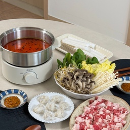 만원으로 즐기는 하이디라오 훠궈 만들기🍲
훠궈는 끓이면서 먹어야 맛있잖아요!
저는 #델리팬 #멀티쿠커 로 보글보글 끓여가며 먹었더니
하이디라오에서 먹는 것처럼 너무 맛있게 먹었답니다💓
전기냄비, 찜기, 그릴을 하나로 해결하는 만능멀티쿠커랍니다
홈파티, 캠핑장에서 손쉽게 요리하기 딱 좋은템이라 추천드려요!
#멀티쿠커추천 #주방템 #인덕션 #만능템 #냄비 #냄비추천 #홈파티 #홈파티그릇 #홈파티요리 #그릇 #그릇추천 #신혼집 #신혼부부 #신혼집주방 #신혼집주방인테리어 #신혼집주방꾸미기 #맞팔 #소통 #콘수프기록집 #현명한소비 