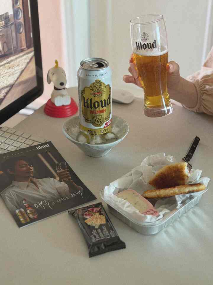 ＃今日の私たちの家＃コンスープ記録集

ランナーの低脈タイム🍻
決めていつもより一輪走ってきましたよ🏃🏻‍♀️
家にいるときは風がたくさん吹いて涼しかったです。
顔は燃え上がって…シャワーの後のクラウドハンカンカット -
一口一杯飲むたびに見える気泡のせいか気分がいい
フリーリズムに合わせてドゥムチトドクチム
-
より完全にリニューアルされたクラウド
ビール本質100％オールモルトそのまま盛り込んで、より濃厚で豊かな味わいをそのまま盛り込んで香りを感じなければなりません〜
新鮮な気泡を引き続きポグルポッと上がっていますが、専用カップのレーザー刻印のせいだと言いました。
/クラウドとの完璧な瞬間𓂃𓈒𓏸

＃クラウド＃ビールグジチェロ完璧＃チュチュバリビングログ