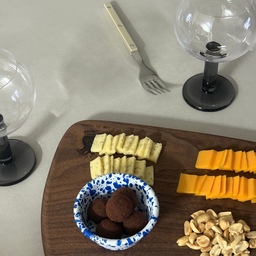 #같이사는집
남편이랑 취미가 같아서 좋아요🍷
#신혼집인테리어 #와인 #취미 #치즈플레이트 #센느파리