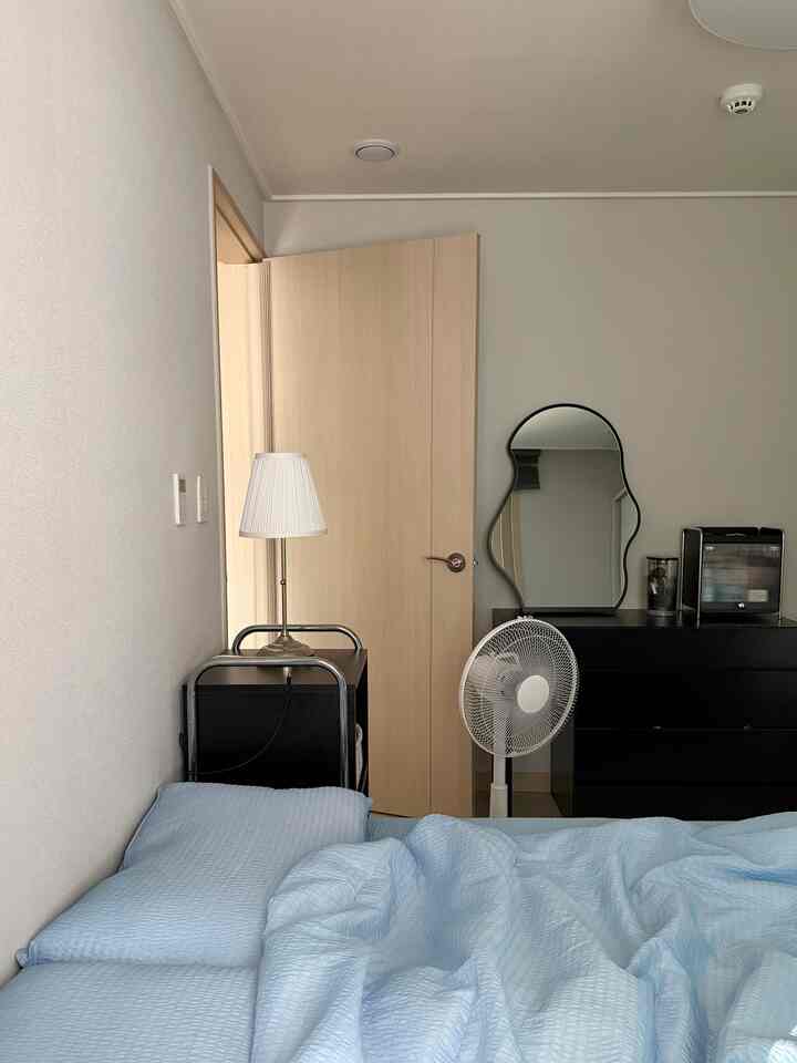 小さいけれど居心地の良い充実した寝室🛏️

旅行に行くために家を長く空にしました。

ベッドがどれくらい懐かしいかわかりません🫠

旅行する時間は明らかに幸せですが、一方では家に帰ります。

ベッドに横になりたいのは仕方ないのでしょう..?  #블랙인테리어  #콘수프기록집  #소통