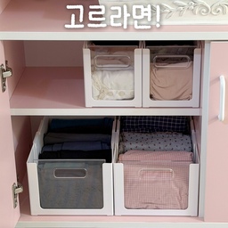 #콘수프기록집 #인테리어노하우
온갖 정리함 다 써봐도
애매하게 남은 공간이 너무 아깝더라구요
그런데 이젠 빈틈제로 투명정리함으로 정착했어요
원하는대로 길이 조절도 되고
모서리까지 직각 디자인이라
어떤 수납장이든 빈틈없이 꽉 채워줘요
특대형, 대형 두가지 사이즈로
주방 , 옷방 다양하게 활용 가능하고
앞이 투명창이라 뭐가 들었는지
한눈에 보이니까 너무 편해요
투명창빼고 쌓아서 사용해도
물건을 쉽게 뺄수있답니다
게다가 충격에 강한 고급소재라
변형이나 변색 걱정없이 오래 쓸수 있으니까
이거 하나면 정리 끝-! ✔️
#루시아이 #팬트리정리함 #수납함 #정리함 #길이조절정리함