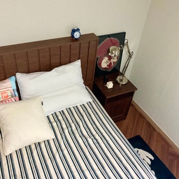 #콘수프기록집 #예쁜템최고야 #최애패브릭
🛏️ 최애 침실 패브릭ღˇᴗˇ
ღ 스트라이프 침대커버
빈티지하면서도 감각있는 미드센추리 감성을 더해주는 최애 커버예요! 섬유 특유의 내추럴한 텍스처와 스트라이프 패턴 덕분에 침실 분위기가 한층 무드있게 살아나요 :)
ღ 귀여운 버니 발매트
침대 밑 짙은 우드 바닥과 대비를 이루는 포인트 템이에요! 블랙 컬러 위 화이트 버니 캐릭터가 위트 넘치고, 발을 디딜 때마다 폭신하고 부드러운 촉감에 기분이 좋아진답니다 :)
#오늘의집 #랜선집들이 #침실인테리어 #방꾸미기 #미드센추리모던 #빈티지인테리어 #구축아파트인테리어 #침구추천 #발매트 #러그인테리어 #홈스타일링 #셀프인테리어 #맞팔 #홈테리어 #무드있는공간 #감성인테리어 #신혼집 #최애템 #내돈내산추천템 #아지트 #아뜰리에