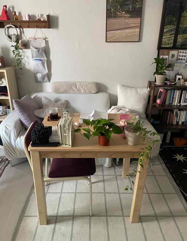 ftc 25基 (3-2)
：最も大切な家具
＃最愛の家具＃ソファ 

2番目の私の最愛の家具はソファです🛋️
どうやら自宅で最も多く滞在する場所ではないかと思います！

ソファがないときは一日中ベッドに横になって寝転がって頭痛が頻繁に来ましたが、ソファに座って趣味活動しているので、頭も痛くて気持ちの良い一日を過ごすことができます😎

ふわふわと背もたれも適した道なので私にぴったりのソファー🤍

#ftc #ftc25期 #ftc記録 