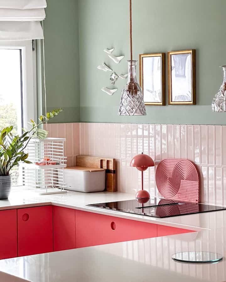 A pink Flowerpot lamp is the perfect finishing touch for a pink kitchen. 💗
It adds a soft glow, a playful retro feel, and just enough charm to make the whole space feel extra cozy.

#PinkKitchen #FlowerpotLamp #PinkDecor #KitchenInspo #ColorfulInteriors #HomeDecor #InteriorInspo #ModernHome #RetroStyle #KitchenStyling #DecorInspiration #CozyHome

credit: @nanananiniiii