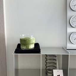 #오늘의우리집 #콘수프기록집 
#제공 | 여름에 쓰기 좋은 유리컵 Toyo Sasaki Fino 315ml
1년 365일내내 아이스음료를 먹지만 여름에 특히나 많이 먹는데
홈카페에서 예쁜 유리컵에 커피,음료 마실때 제일 행복해요 
날씨가 점점 더워지는 여름🫧
시원하게 즐기면서 사용하기 너무 좋은 도요사사키 피노 유리컵
말차 격불은 아니지만 
휘핑크림 + 말차파우더 + 연유넣고 휘핑기로 휘리릭
집에서도 진하게 즐길 수 있는 말차라떼🍵🌱
#젠소 #젠소유리컵 #홈카페 #유리컵 #홈카페컵 #맞팔 #컵선반 #빌라드까사 #키친크로스 #리핏 #녹차라떼 #말차 #휘핑기 #미니멀인테리어 #주방꾸미기 