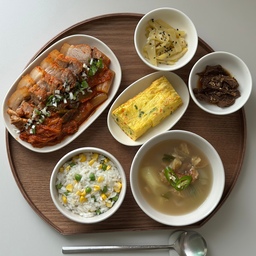 주말 전 김찌찜 만들어서  먹었어용^^
계란말이와 김찌찜 정말 잘 어울리죠😁
르쿠르제 그릇도 예뻐요🤍
#르쿠르제 #오덴세 #집밥 #예쁜그릇 #오늘의집 #밥그릇 #국그릇 