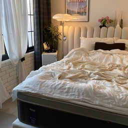 #단정한우리집 #콘수프기록집
차분하게 정돈한 우리 집 침실 🛏️
깔끔하게 정리된 공간은 보기만 해도 마음이 편안해지는 것 같아요☺️ 
정리해 두니 공간도 훨씬 넓어 보이고~
침실 특유의 아늑한 분위기도 더 잘 느껴져요ㅎㅎ
#오늘의우리집 #퍼니코 #침대 #패브릭침대 #슈퍼싱글침대 #퀸침대 #킹침대 #침실인테리어 #집꾸미기 #방꾸미기 #감성인테리어 #북유럽인테리어 #침대추천 #침실스타일링 #홈스타일링 #홈인테리어 #조명 #러그 #호텔같은우리집 #맞팔