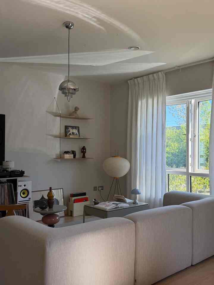 The kind of living room that feels just as inviting on a sunny afternoon as it does after sunset. Soft natural light, sculptural lighting, and a carefully curated mix of books, art, and vintage-inspired pieces create a space that's calm, lived-in, and full of character.

Credit: @Joyceemli

#LivingRoom #InteriorInspiration #WarmMinimalism #ModernHome #NeutralHome #CozyLiving #HomeStyling #DesignDetails #CuratedHome #NaturalLight #ScandinavianStyle #ModernInterior #EverydayInteriors #LivingRoomDecor #SlowLiving
