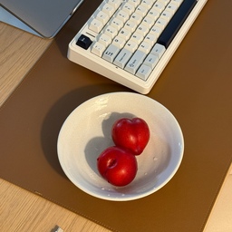 하트 모양 자두 발견..🍑
마트에서 사왔는데
모양도 예쁘고 맛도 달달하더라구요!!
냉장고에 넣어뒀다가
시원해졌을때 먹으면 진짜 맛있어요
내일 또 자두사러 가야겠네요☺️
#자두 #여름과일 #마트장보기 #일상기록 #집스타그램