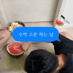 수박 자르는 날~~
남편이 야무지게 잘라주는 수박 맛있는데
뒤처리가 항상 힘들더라고요..ㅎㅎ
깔끔하게 자를 수 있는 방법이 있을까요?
알려주세요~
#일상로그 