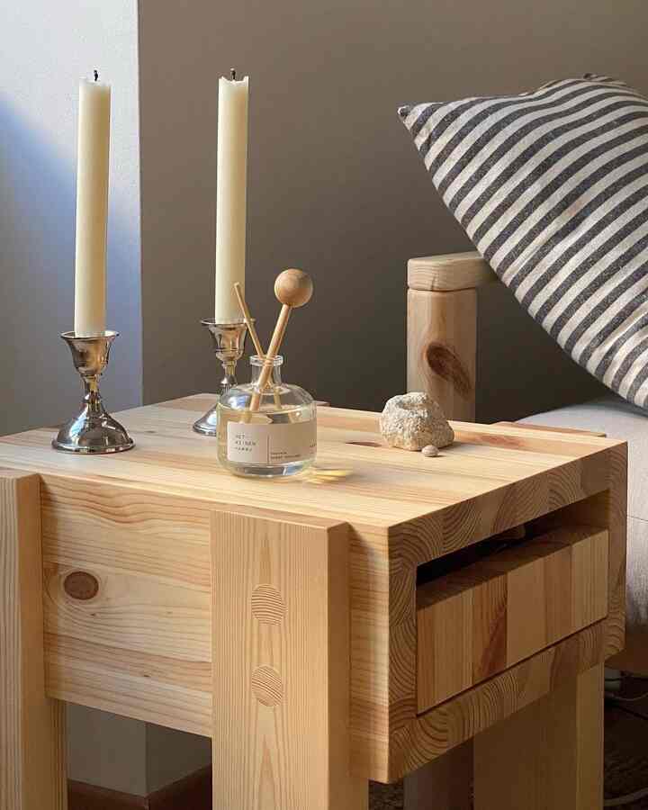 A little bedside object, a soft glow, and the kind of cozy corner that makes the room feel more personal. Simple, calm, and full of mood. ✨

#BedsideDecor #BedroomInspo #CozyBedroom #HomeStyling #InteriorDetails #NightstandDecor #AestheticHome #ModernBedroom #RoomInspo #HomeDecorIdeas #SoftLighting #CozyCorner
credit : @melanie.lichten