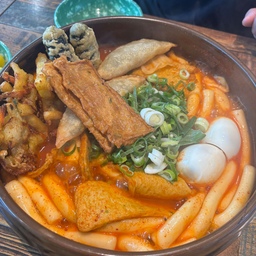 산 타고 맛있는 떡볶이 먹으러
튀김전골2인💜 운동하고 먹으니 너무 맛있음
#신성당
#떡볶이맛집
#꿀맛
#콘수프기록집 