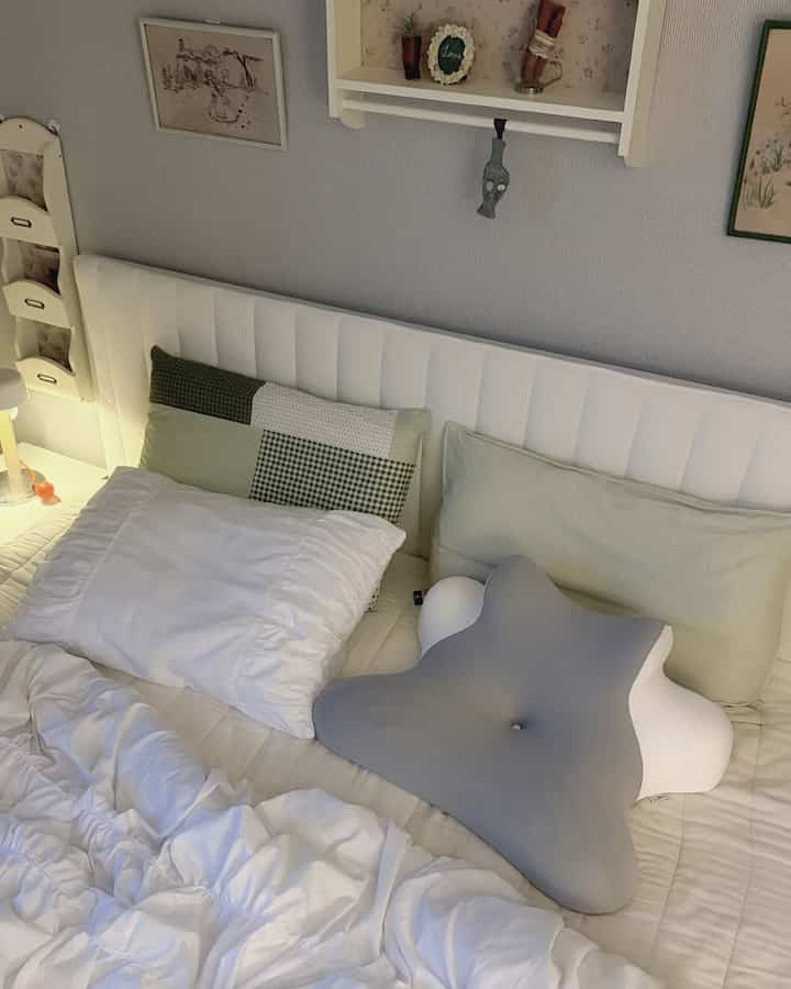 ＃製品提供 
ベッド滞在時間今日も更新中🛏️⏳𓂂𓈒𓏸

もともと集順ですが、
ベッドに押し付けた理由がもう一つありました… 🤍
まさにHAGOOOGIのすっきり枕のおかげです。

待って座って本やフォンよりが、うっとりしたりして、
横に転がっても₊𓂃⊹

高密度メモリフォームの人間工学に基づいたデザインです。
どんな姿勢であってもしっかり支えてくれました。
その時、それは快適な姿勢に変わりながら書いてみました。
一日中手が行くしか☁️

さらに、表紙は分離洗濯が可能です。
管理まで簡単な点も気に入りました。

じゃあ、今日もすごい


＃今日の私たちの家＃コンスープ記録集