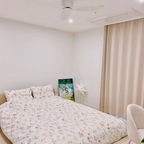 #단정한우리집

이른 장마가 시작 되어서 너무 얇은 이불 말고ㅎ
제가 좋아하는 꽃이불로 바꿔봤어요^^ 

저희집 침실도 아주 단정하지요? 

#미니멀인테리어 #깔끔한침실 #침실인테리어 #침실 #침대 