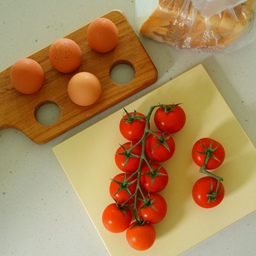 #콘수프기록집 #오늘의우리집 1 #도마 #무인양품 #계란트레이 #행주
벌써 하반기 시작이네요.
주방에서 좋아하는 주방도구들 꺼내서 기분좋게 샌드위치도 만들고
외갓댁에서 받은 감자도 손질하고 
하반기에는 소비좀 줄여볼까 하고 오랜만에 책도 꺼냈네요.
다들 7월 기분좋게 시작하셨나요?