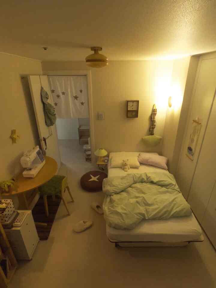 #今日の私たちの家の居心地の良い3平方の部屋、夜のムード‎⊹₊⋆。 

私の部屋に新しい椅子ができました。
既存の椅子に非常に似ているアルテックアルトチェア66です。ᵔ̫ᵔ

椅子に似合うクッションも自分で作る予定です。
次の詳細なレビューを持ってくるよ𓂃！

＃今日の家＃今日の家クリエイター＃今日の家スペシャルクリエイター＃装飾＃アルテック＃アルトチェア＃ヴィンテージインテリア＃ウッドインテリア＃ワンルーム＃ワンルーム＃スペース活用＃寝室スタイリング＃照明＃ビンテージ照明＃小道具


