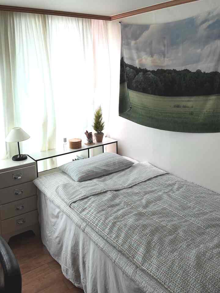 小さな部屋にどんな荷物がこんなに多いのか〰️😵‍💫

今回感じた点！
小さな部屋には棚よりも倒せる引き出しが最高だ〰️😜


＃小さな部屋＃小さな部屋の飾り＃寝室のインテリア＃3平方の＃3平方の飾り 