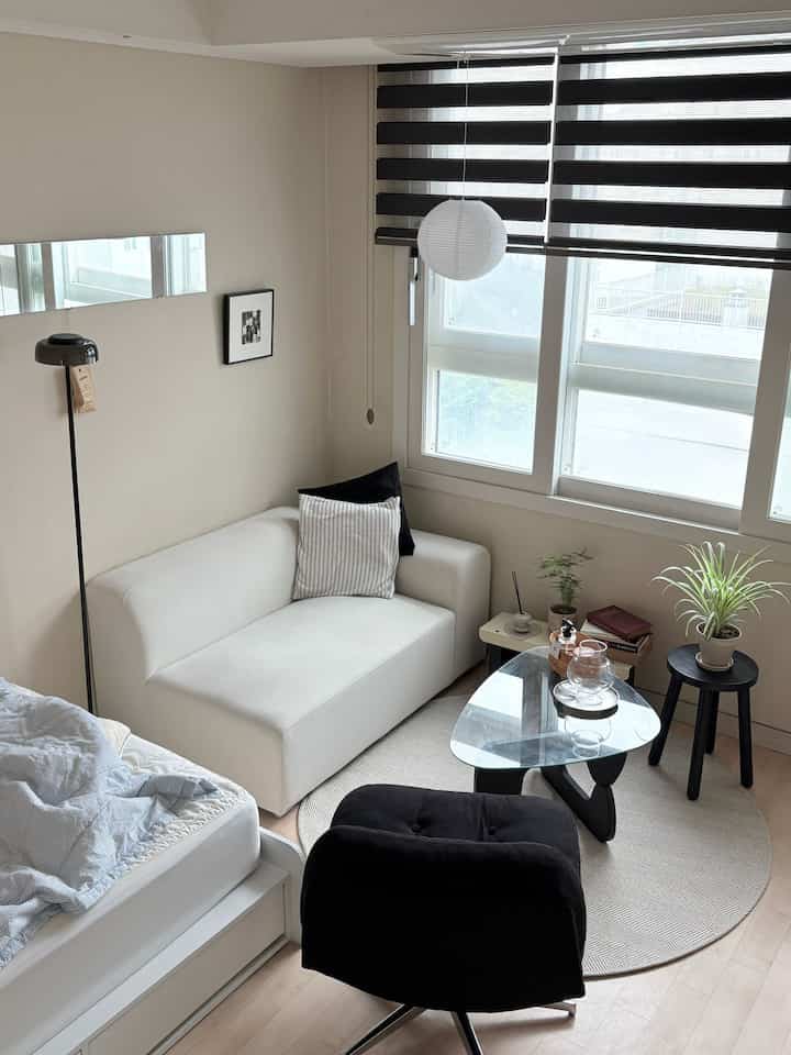 今日の我が家！ 

 #home #interior #家具 #家具 #小物 #daily #今日の家 #セルイン #セルフインテリア #roomtour #home #roomdecor #オーハウス #ワンルーム #ワンルームインテリア #クッションカバー #ラグ #ビンテージラグ #夏インテリア #自家製インテリア #ブラックインテリア #ブラックインテリア #ブラックインテリア＃植物＃植民地時代＃コンスープ記録集＃今日の私たちの家＃かわいいテム 