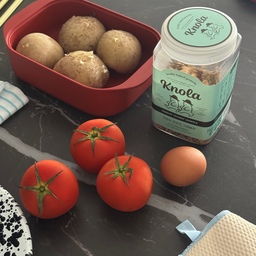 #오홈스토랑
#콘수프기록집
토마토, 너무 맛있지 않나요?
발갛게 잘 익은 토마토를 보고만 있어도
기분이 좋아요.
1일 1토마토 🍅
올리브오일과 그릭요거트와 함께
매일 먹고 있는 여름 음식의 치트키.
<토마토> 많이 먹어요
#여름메뉴 #여름간식 #여름준비템 #여름의맛
#제철음식 #제철과일 #제철음식 #샐러드볼
#샐러드접시 #설러드그릇 #크로우캐년플레이트
#토마토 #토마토요리 #토마토샐러드 #크로우캐년
#법랑그릇 #법랑접시 #맞팔