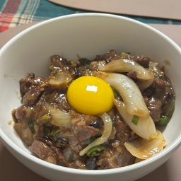 #예쁜템최고야 #콘수프기록집 #집밥 #소고기요리 
#오홈스토랑  
남편이 만들어준 몽골리안비프
온갖 소스 총출동해서 만든건데 기대이상
