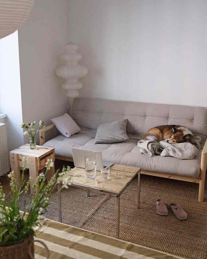 Warm wood tones, soft textures, and a calm atmosphere—everything you need to create a living room that feels like home. 🤎✨

A cozy space to slow down, unwind, and enjoy the little moments.

#LivingRoomInspo #WoodToneDecor #CalmHome #CozyLivingRoom #NeutralDecor #WarmMinimalism #HomeInspiration #InteriorStyling #ModernHome #HomeDecor #CozyVibes #WoodAesthetic #NeutralHome #SimpleLiving #EverydayHome

credit: @melanie.lichten