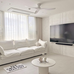 #콘수프기록집 #예쁜템최고야 2
거실에 포인트 줄 수 있는 발매트 하나를 구매했어요🤍
저는 집에 있는걸 너무나 좋아하는데
나의 충전공간이라는 의미가 좋아 선택했어요. 
부들부들한 촉감도 좋고 화이트 컬러라 깨끗한 느낌이 참 예뻐요 :) 
의미가 좋고 공간에 은은하게 잘 어울리는 발매트 찾으신다면 요고 추천드려요☺️
#실링팬 #거실인테리어 #화이트인테리어 #신혼집 #신혼집인테리어 #신혼집꾸미기 #20평대거실인테리어 #20평대거실 #28평인테리어 #28평아파트 #28평아파트인테리어 #28평거실 #아트월인테리어 #거실스타일링 #실링팬인테리어 #실링팬시공 #맞팔 #맞팔환영 #맞팔해요 #맞팔선팔 #맞팔소통 #맞팔환영해요 #맞팔해용 #발매트 #러그추천 #발매트규조토 #발매트러그   