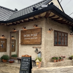 🏷️ 경주: 하우해브유빈🪑(How Have You Been)(소품샵)
#소품샵 #경주 #경주소품샵 #경주여행 #황리단길 
#소품샵인테리어 #소품샵투어 #인테리어소품 #인테리어오브제 #미장 #미장인테리어 #빈티지인테리어 #빈티지소품 #고재인테리어 #예쁜카페 #예쁜카페소개 #에브리데이카페 #에브리데이경주