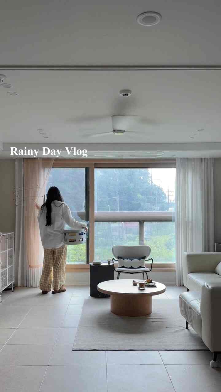 #콘수프기록집 #오늘장면한컷 

雨の日の日。 ☔️
登校から家事、ラテ一杯まで。
今日も普通の日常を記録してみました。  #vlog #비오는날 #브런치 #미니로그 #홈브런치 #브런치 #홈카페 #맞팔 #맞팔환영 