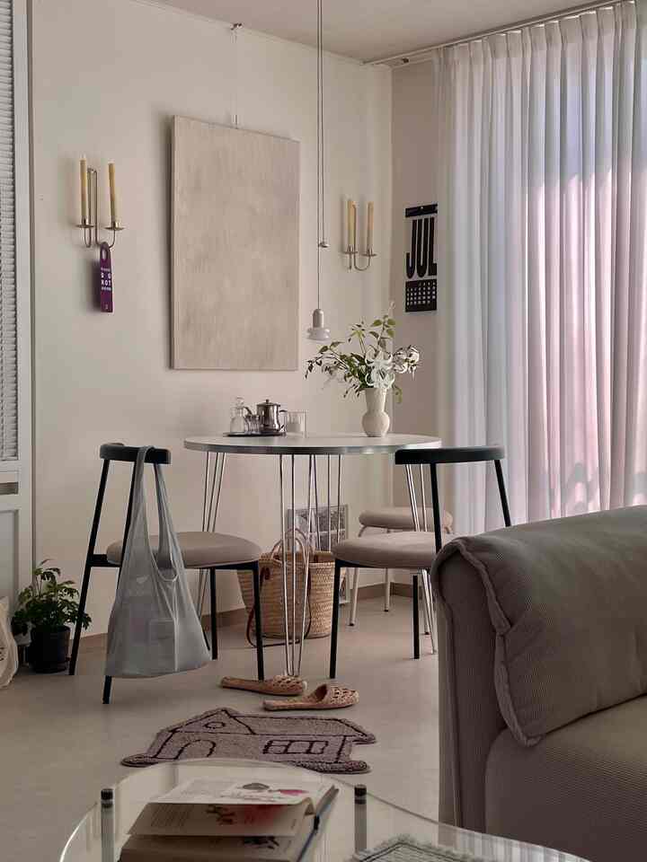#오늘의우리집 #콘수프기록집 

朝から降り注ぐ日差しにカーテンから当たって :) #cozyhome #homedecor 
