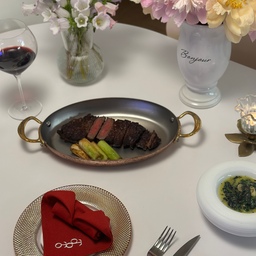스테이크 굽기는 자신 있지🍴
멀리 레스토랑 갈 필요 하나도 없다!
우리집이 바로 스테이크하우스🥩
#오홈스토랑 #모비엘 #사브르 #온마이테이블 #스테이크 #신혼밥상