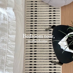 Ep.2) 미니 집들이-침실편🛏️
저희 부부의
침실도 보여드릴게요 
잠만 자는 공간이지만,
하루 중 가장 오래 쉬어가는 곳.
화이트와 블랙,
그리고 우드 포인트를 더해
편안한 분위기로 꾸며봤어요.
여러분은 집에서
가장 좋아하는 공간이 어디인가요? 🤍
#미니집들이 #집들이 #홈투어 #화이트인테리어 #침실인테리어 #침실꾸미기 #안방 #안방인테리어 #집꾸미기  #우리집기록 #ftc26기 #맞팔
