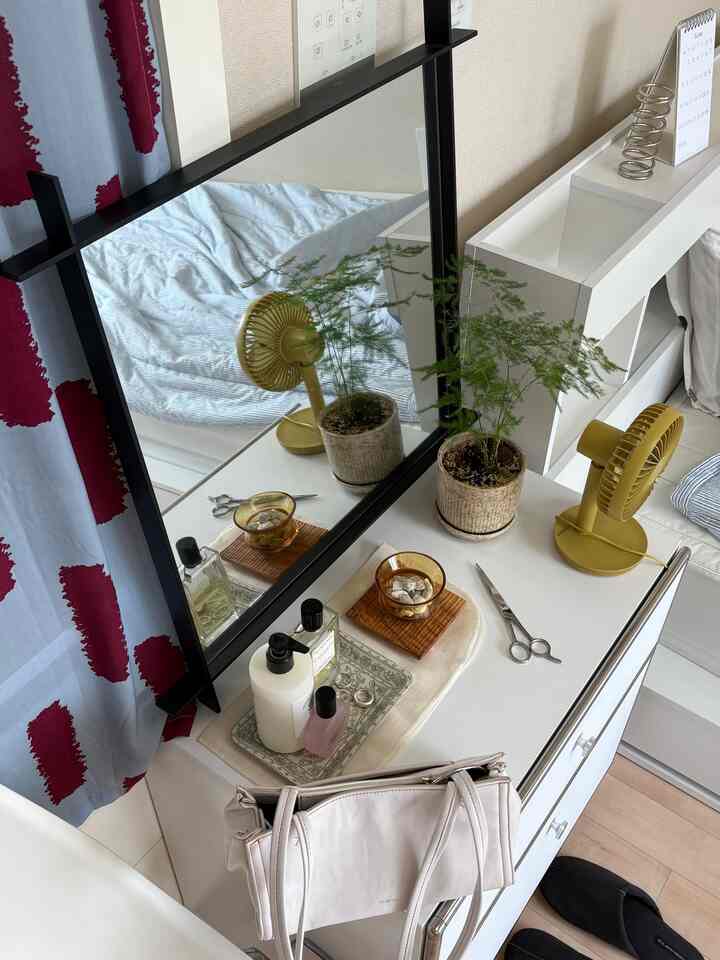 夏の小道具を交換！ 

 #home #interior #家具 #家具 #小物 #daily #今日の家 #セルイン #セルフインテリア #homedecor #roomtour #home #roomdecor #オーハウス #ワンルーム #ワンルームインテリア #クッションカバー #ラグ #ビンテージラグ #春インテリア #自家製インテリア＃ラグ＃コンスープ記録＃かわいいテム最高 