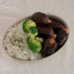 #오홈스토랑
버섯갈비 만들어서 도시락 느낌으로 플레이팅하기🤍
콘수프 챌린지 중 제일 좋아했던 오홈스토랑 채널🫶🏻
다시 부활하길 바래봅니다..😳
#집밥 #요리 #도시락 #스메그인덕션 #스메그 #사각팬 #브로콜리 #키친크로스 #리핏 #라치우드도마 #스타우브꼬꼬떼 #스타우브 