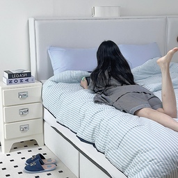 여름맞이 침구교체했어요!
시원하게 스프라이트하늘색으로!
양면으로 사용가능해 두느낌으로 연출할수있어요🩵
닝홈네는 사계절용으로 선택했어요!
포근포근하게 온몸을감싸 이불밖은 위험해요,,
#쿨톤인테리어 #침구 #사계절침구 #사계절이불 #이불 #안방 #침실인테리어 #침실 #침구인테리어 #이불인테리어 #서랍장 #실내화 #러그 #멀티탭박스 #멀티탭정리함 #화이트인테리어
