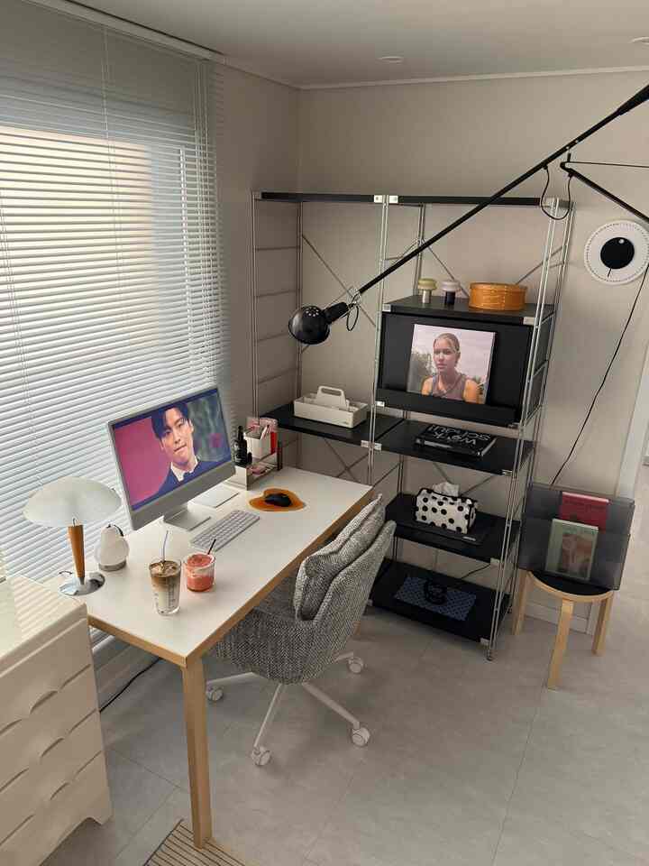 #홈오피스 #거실인테리어 #데스크테리어 #데스크소품 #여름인테리어 