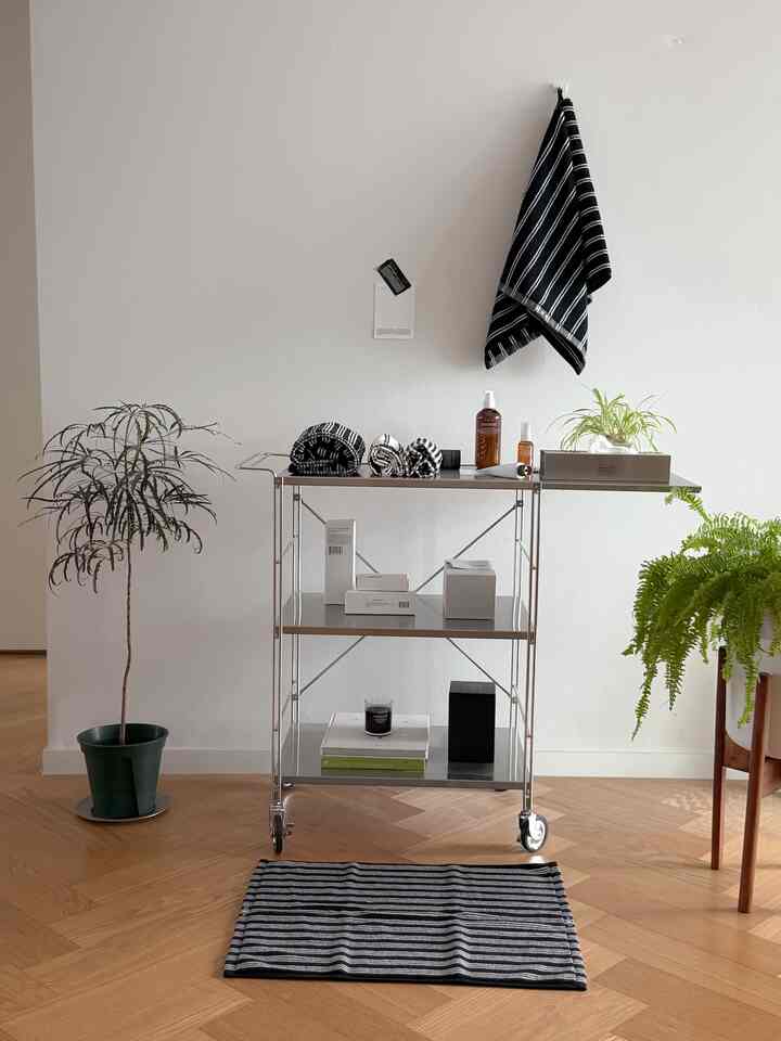 ブラック＆ホワイトカラーを軽快なストライプで表現したGBH HOMEのNEW COLLECTION 🖤🤍
ハンドタオル、フェイスタオル、発マットまでどんな空間にも自然にマッチできるクラシックなモノカラーとパターンいっぱい🫶🏻


#GBH #GBHHOME 