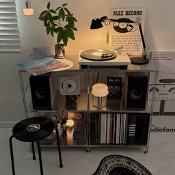 #오늘의우리집 #콘수프기록집 💿🩶
오늘의 뮤직존🎵날씨의 영향으로 축축 처지는 날에는 좋아하는 음악으로 끌어올리기! 새 스피커가 추가 되고 완벽해진 내 공간이다☺️
#오늘의집 #스페셜크리에이터 #오늘의집크리에이터
#밀키홈 #뮤직존 #취미공간 #음악감상 #lp #lp플레이어 #턴테이블 #cdp #무인양품 #선반 #선반꾸미기 #데코타일 #셀프인테리어 #작업실인테리어 #거실인테리어 #러그 #홈스타일링 #조명 #일광전구 #스툴 #포스터인테리어 #스피커 #모던인테리어 #카페인테리어 #집꾸미기