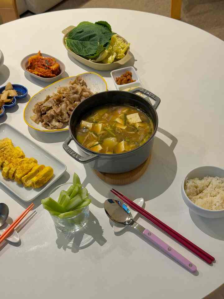＃オーホームストア＃コンスープ記録集 

ご飯の日。味噌チゲと卵、大さじ3枚
ちょっとした夜の賞です。

花の一杯で蜂蜜を眠りました。


#今日のガーデン
＃ホクネハウス＃リビングルーム＃リビングルームInstagram＃リビングルームインテリア 
＃小さな家のインテリア 