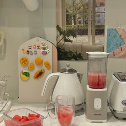 #콘수프기록집 #현명한소비
🍉🍉🍉
어제 마트에서 수박 세일하더라구요!
요즘 수박쥬스에 빠진 아들을 위해
수박 열심히 잘랐네요😅
역시 사먹눈 것 보다 집에서 만들어 먹는게 
2억배 맛있네요✨✨
_
#화이트인테리어 #화이트주방 #한샘키친 #한샘인테리어 #프렌치인테리어 #프렌치모던인테리어 
#주방인테리어 #주방용품 #주방꾸미기 #주방소품 