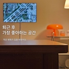 #오감리뷰 프로그램을 통해 제품을 제공받아 직접 사용하고 스타일링한 후기입니다.

집에서 보내는 시간이 많아지면서 식사뿐 아니라 홈카페와 작업 공간으로도 활용할 수 있는 식탁을 찾다가 에츠 카페 4인용 원목 식탁을 사용해봤어요. 

1200mm 사이즈라 평소에는 2명이 넉넉하게 사용하기 좋았고, 손님이 오면 4인까지 편안하게 이용할 수 있을 것 같더라구요.

깊이감 있는 브라운 월넛 컬러와 심플한 직선 디자인 덕분에 기존 인테리어와도 자연스럽게 어우러져 공간 분위기가 한층 따뜻해졌어요. 원목 특유의 나뭇결과 깔끔한 마감이 고급스러운 느낌을 더했고, 상판과 다리 연결부도 안정감 있게 제작되어 만족스러웠어요!

식사는 물론 홈카페, 독서, 노트북 작업 등 다양한 라이프스타일에 활용하기 좋은 실용적인 식탁이라 오래 사용할 원목 식탁을 찾는 분들께 추천해요.

#오감리뷰 #에츠카페식탁 #4인용식탁 #원목식탁 #월넛식탁 #식탁추천 #홈카페인테리어 #원목가구 #다이닝룸 #신혼가구 #집꾸미기 #인테리어 #홈스타일링
#10평대인테리어 #오늘의우리집